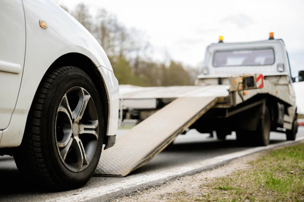 Layanan Towing Untuk Evakuasi Kendaraan Laka-lantas